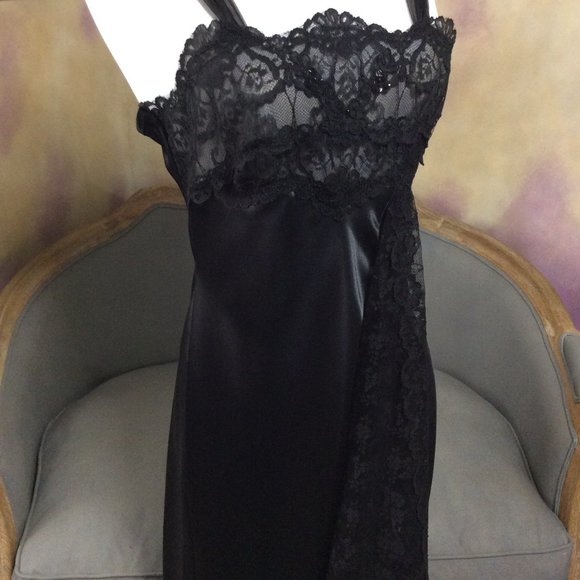 Luxury black satin and lace beaded negligee, size M, like new! - Picture 3 of 9